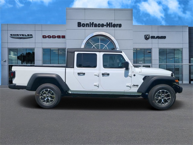 Vehicle image 4 of 26