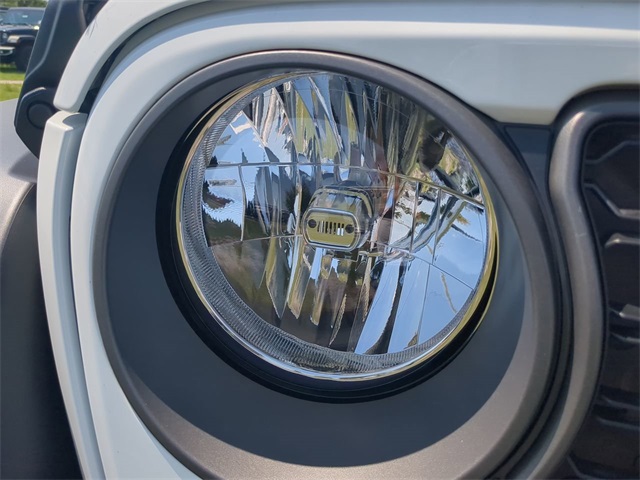 Vehicle image 10 of 26
