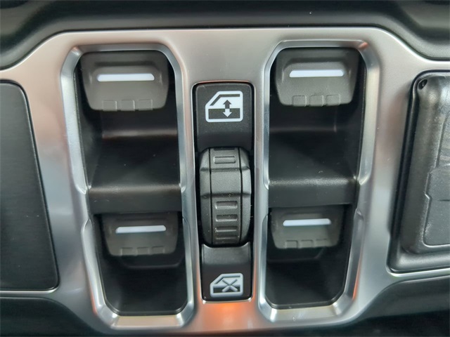 Vehicle image 22 of 26