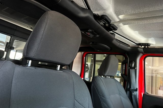 Vehicle image 16 of 27