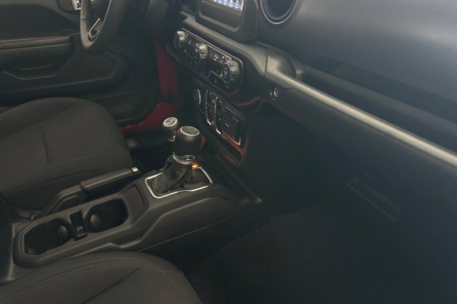 Vehicle image 15 of 27