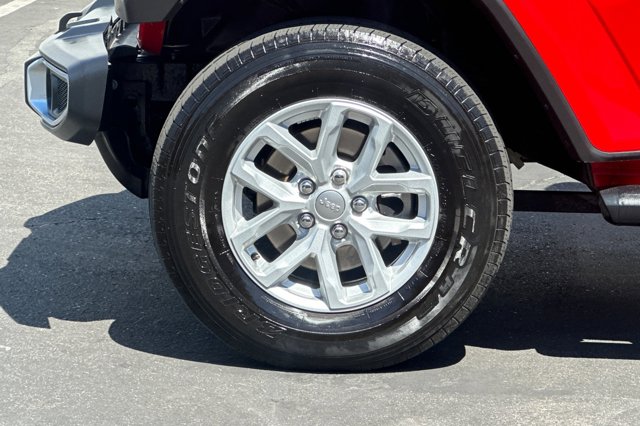 Vehicle image 25 of 27