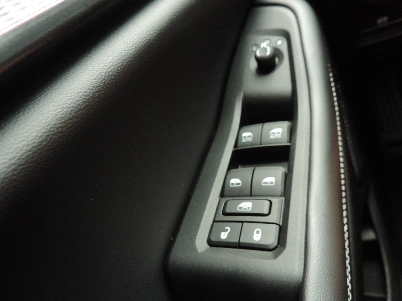Vehicle image 21 of 27
