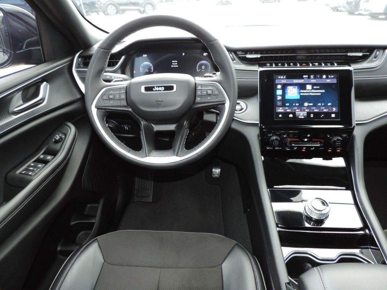 Vehicle image 15 of 27