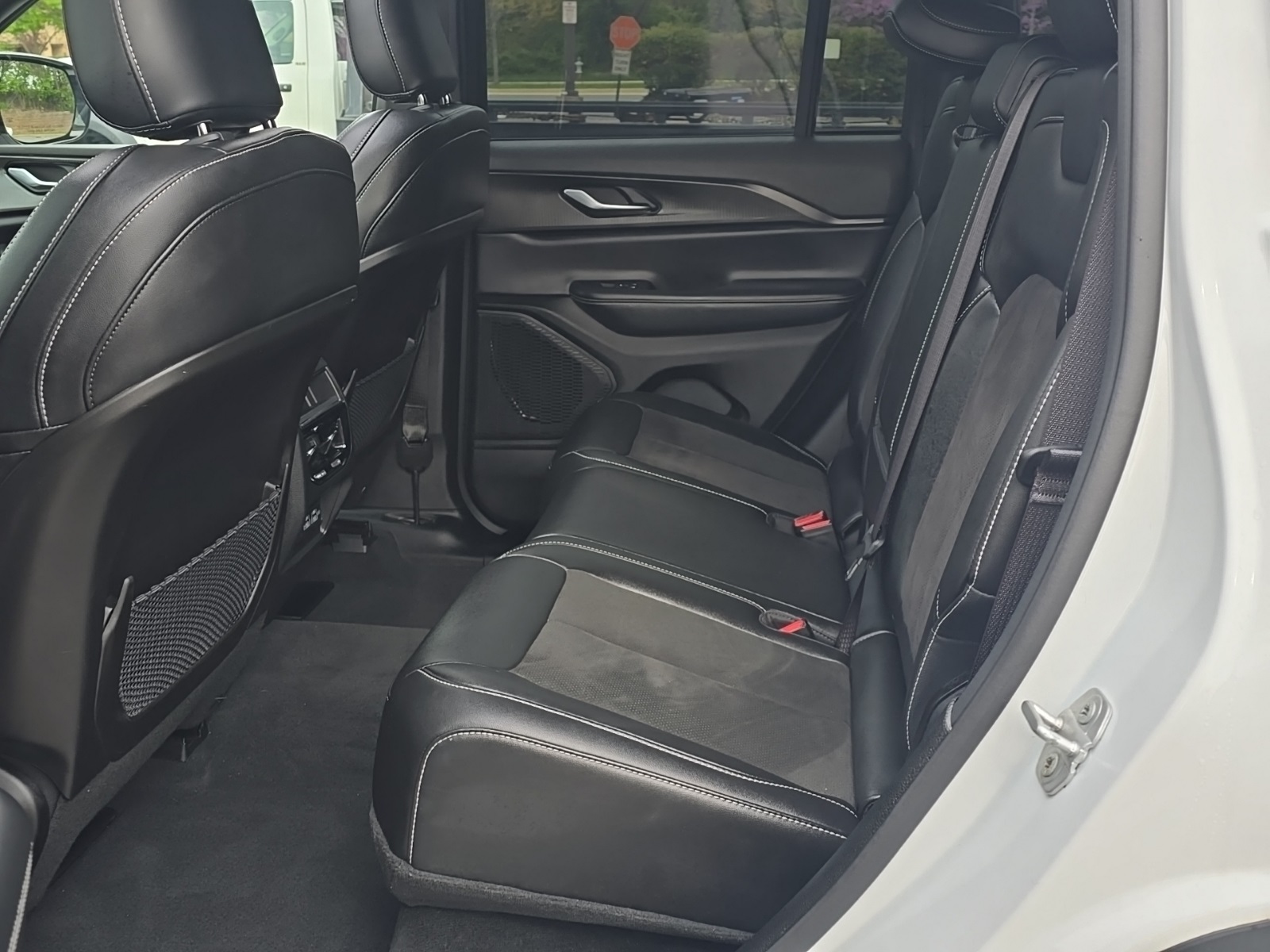 Vehicle image 11 of 31
