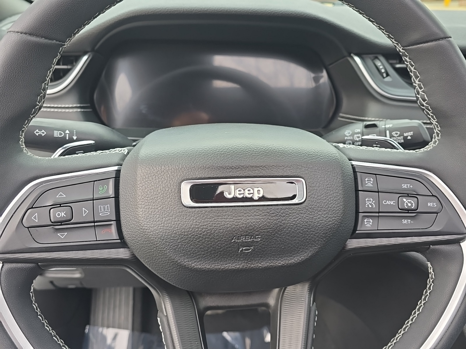 Vehicle image 21 of 31