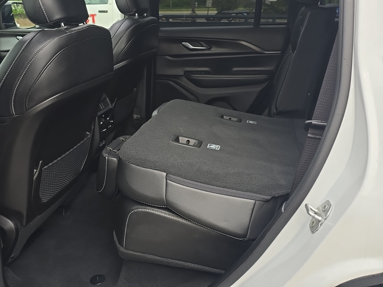 Vehicle image 12 of 31