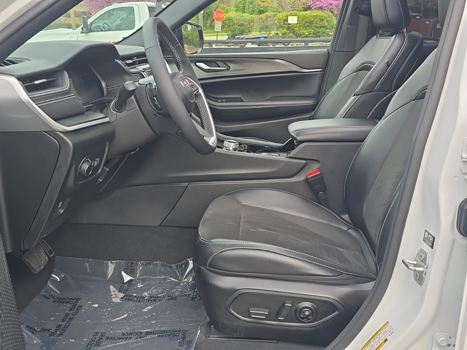 Vehicle image 10 of 31