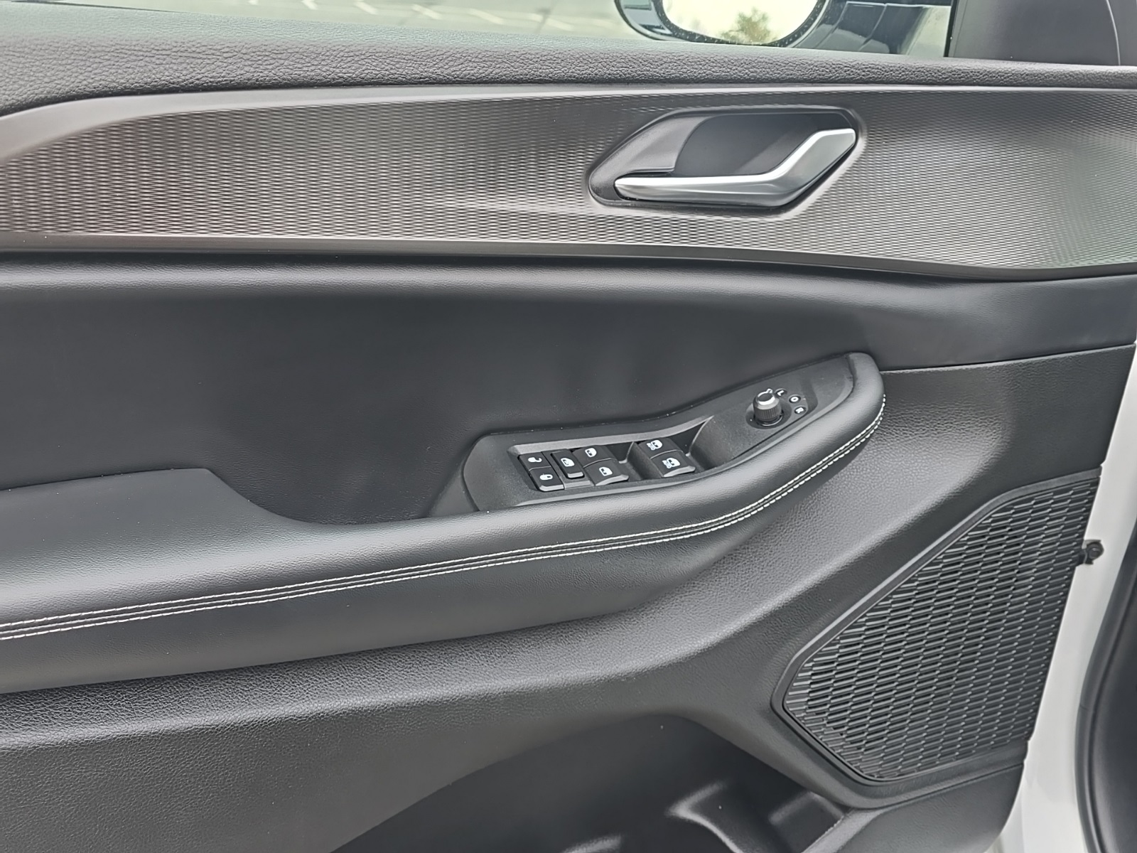 Vehicle image 19 of 31