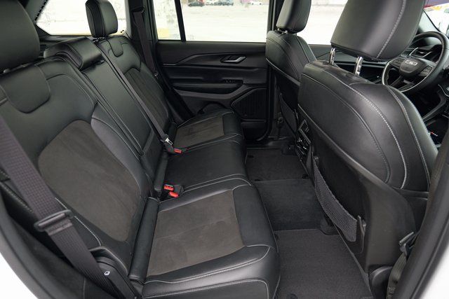 2023 Jeep Grand Cherokee Altitude Image 23 of 68