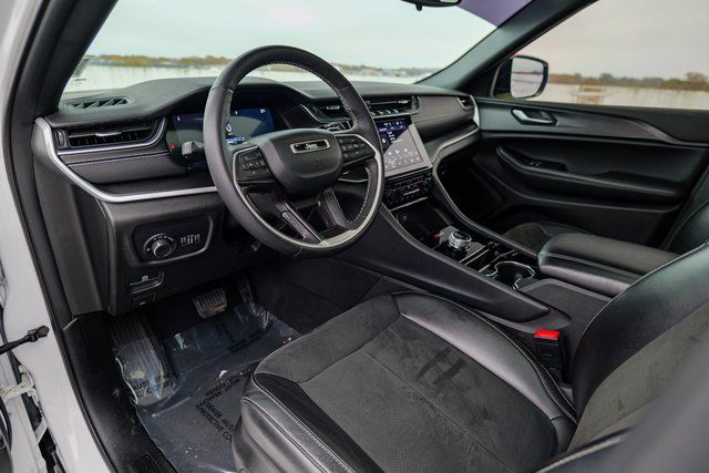 2023 Jeep Grand Cherokee Altitude Image 33 of 68