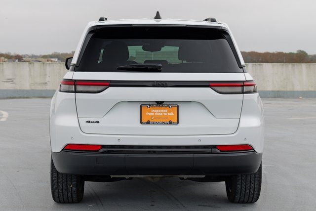 2023 Jeep Grand Cherokee Altitude Image 7 of 68