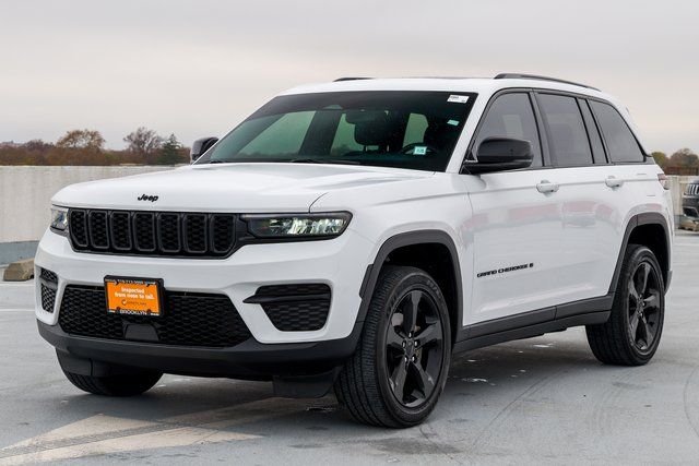 2023 Jeep Grand Cherokee Altitude Image 1 of 68