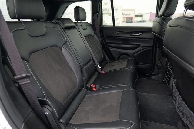 2023 Jeep Grand Cherokee Altitude Image 17 of 68