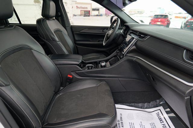 2023 Jeep Grand Cherokee Altitude Image 29 of 68