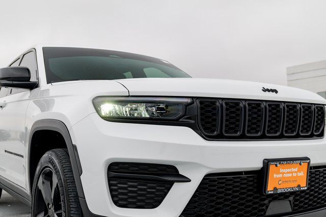2023 Jeep Grand Cherokee Altitude Image 34 of 68