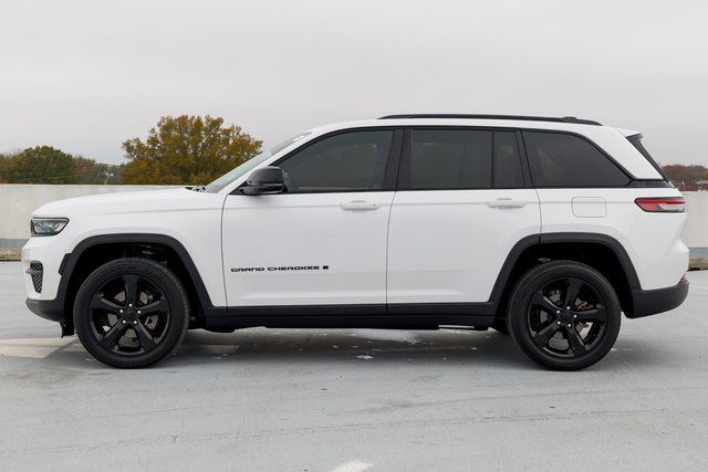 2023 Jeep Grand Cherokee Altitude Image 9 of 68
