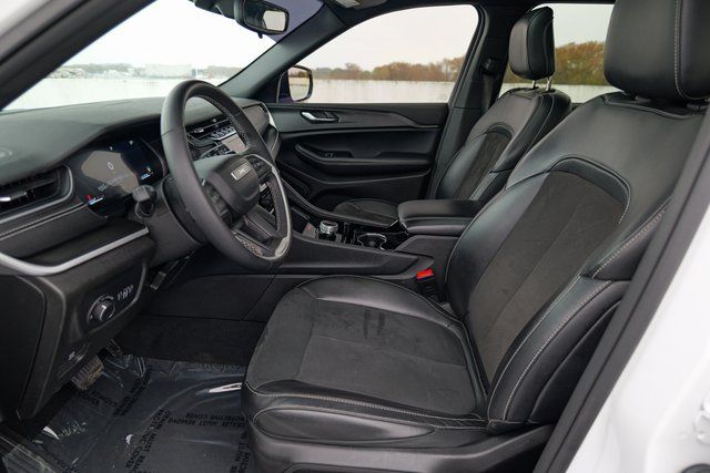 2023 Jeep Grand Cherokee Altitude Image 30 of 68