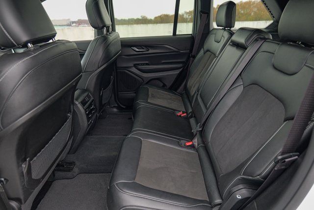 2023 Jeep Grand Cherokee Altitude Image 26 of 68