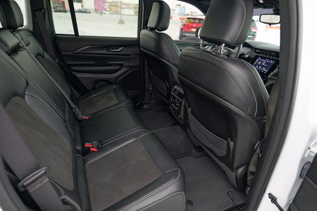 2023 Jeep Grand Cherokee Altitude Image 18 of 68