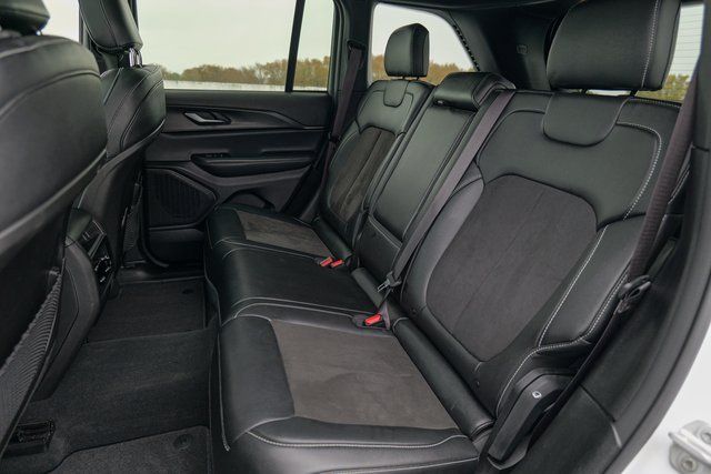 2023 Jeep Grand Cherokee Altitude Image 21 of 68