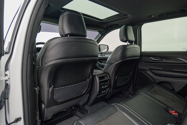 2023 Jeep Grand Cherokee Altitude Image 27 of 68