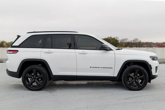 2023 Jeep Grand Cherokee Altitude Image 5 of 68
