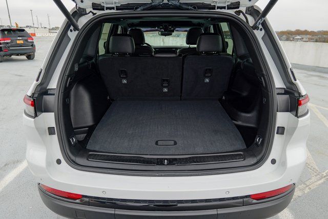 2023 Jeep Grand Cherokee Altitude Image 16 of 68