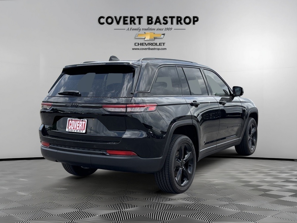 Vehicle image 3 of 32