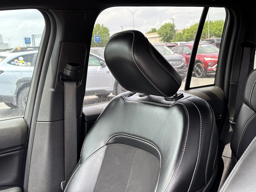 Vehicle image 13 of 32