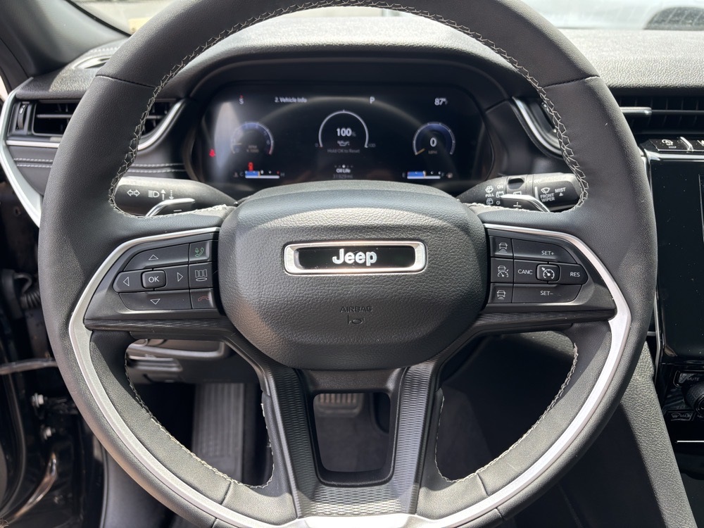 Vehicle image 14 of 32