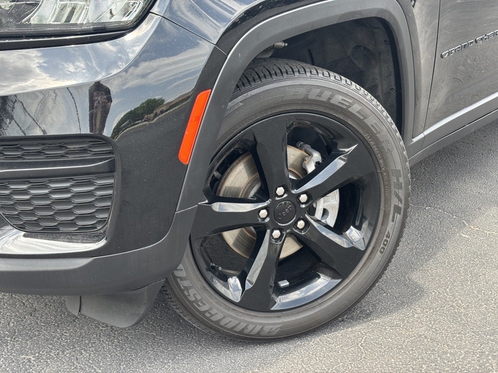 Vehicle image 6 of 32