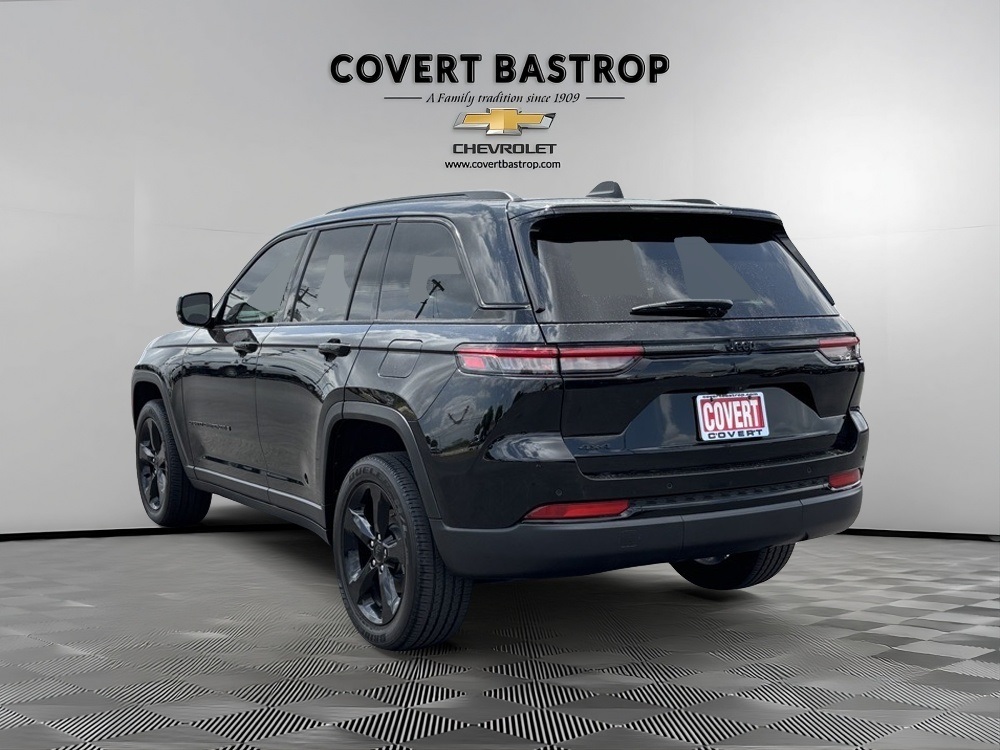 Vehicle image 4 of 32