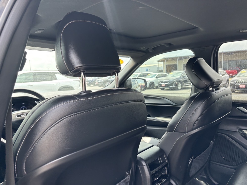 Vehicle image 29 of 32