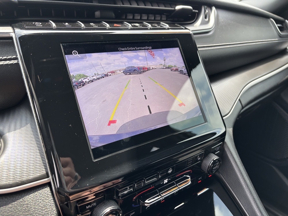 Vehicle image 21 of 32