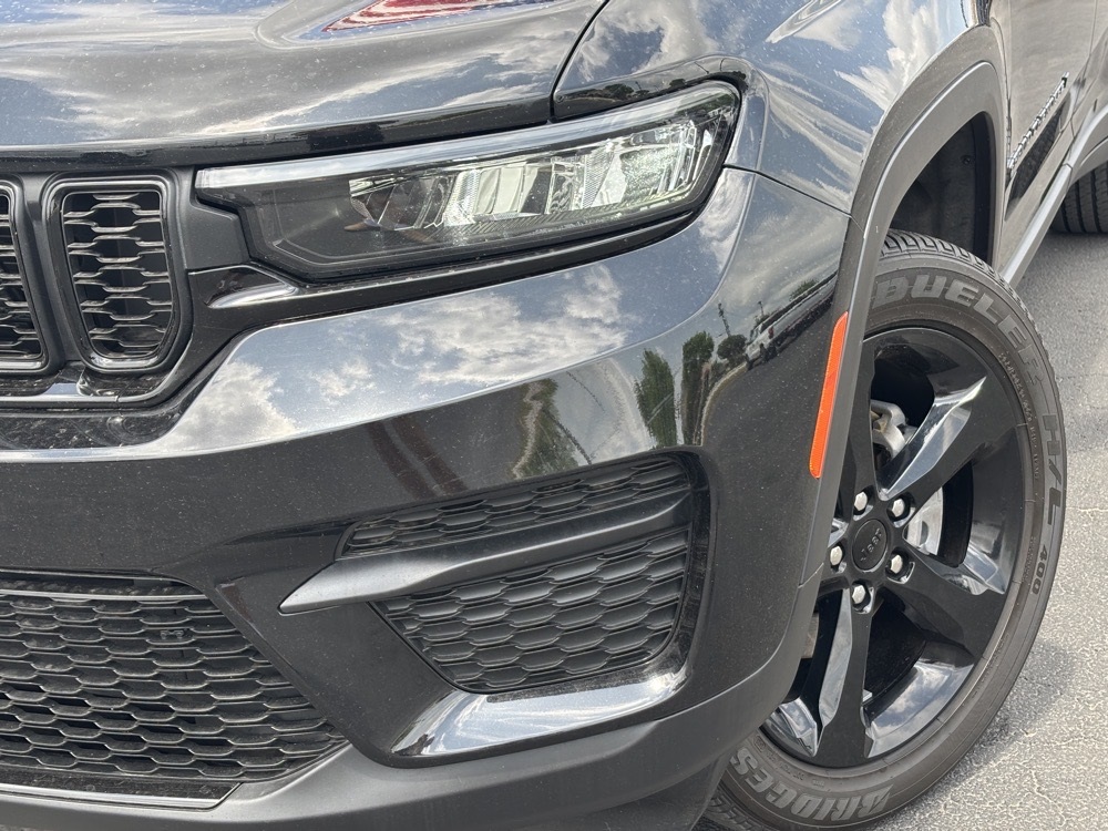 Vehicle image 7 of 32