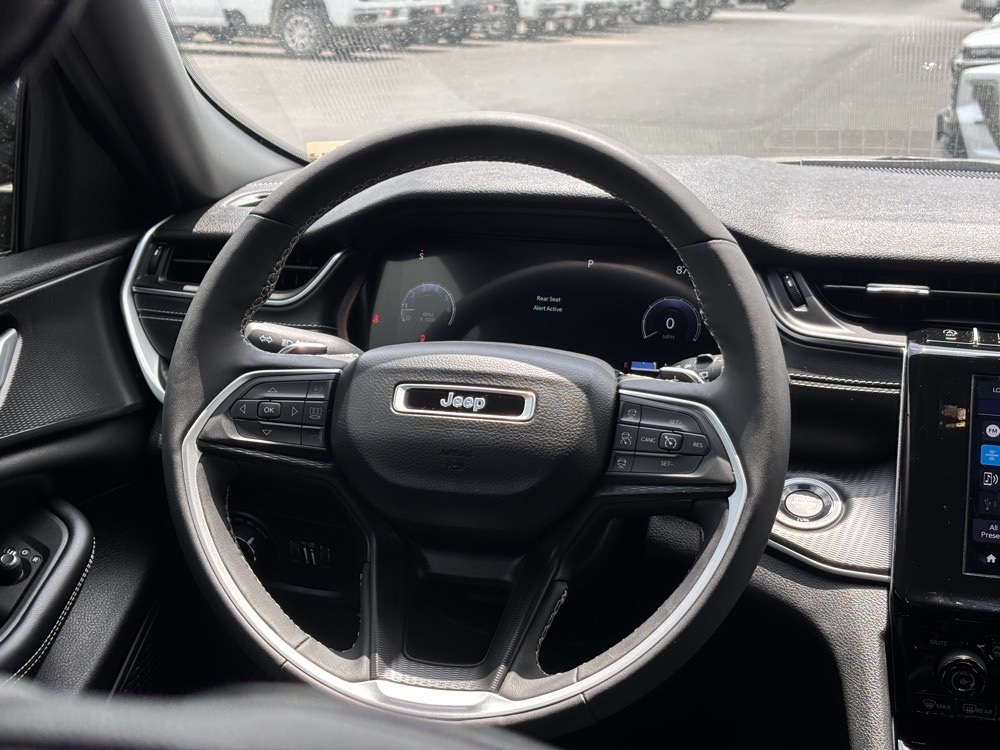Vehicle image 26 of 32