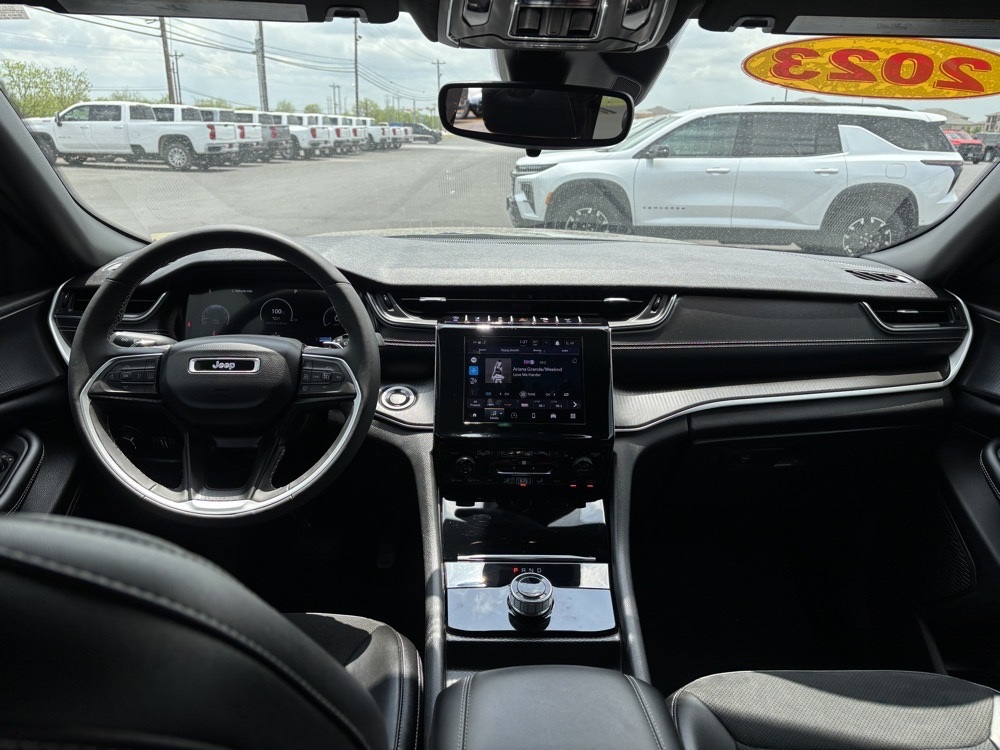 Vehicle image 27 of 32