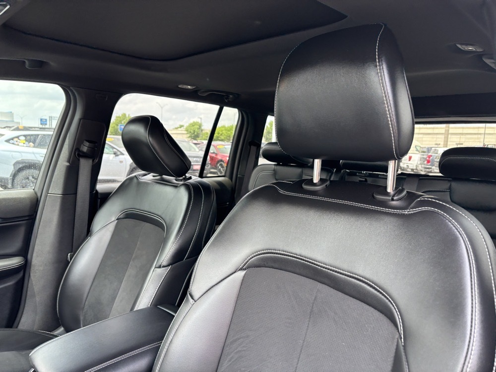 Vehicle image 12 of 32
