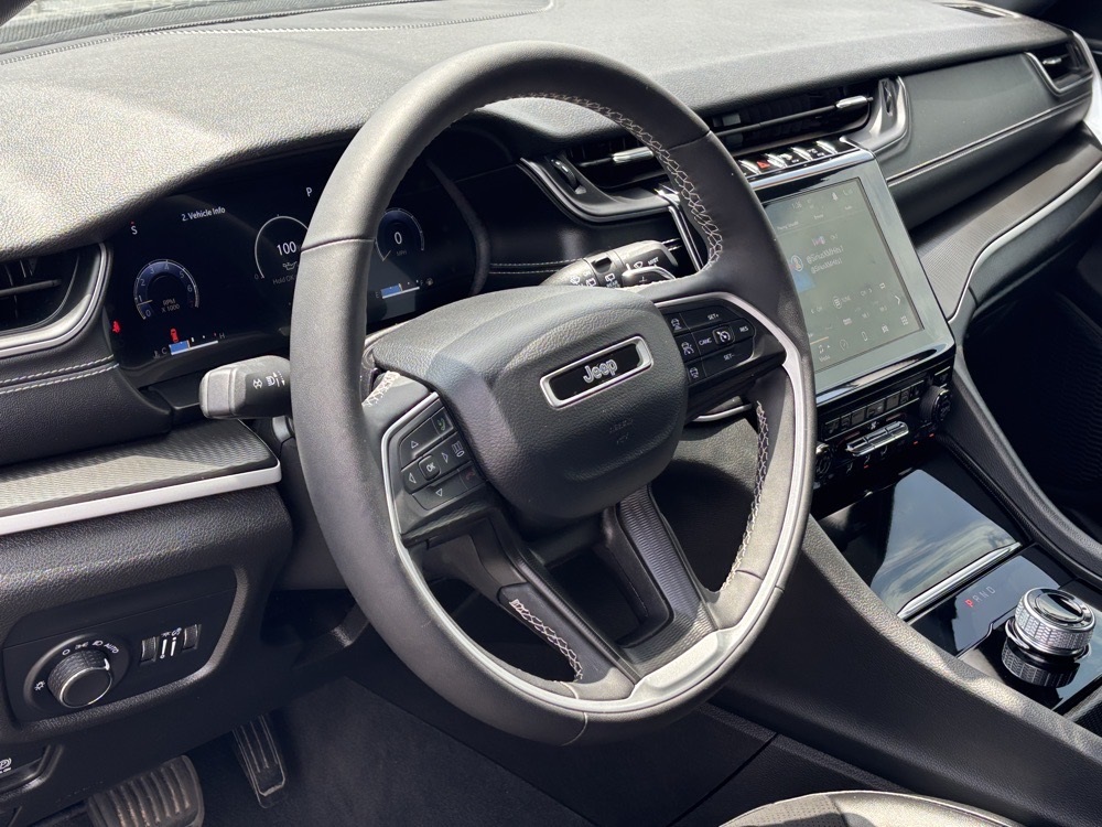 Vehicle image 9 of 32