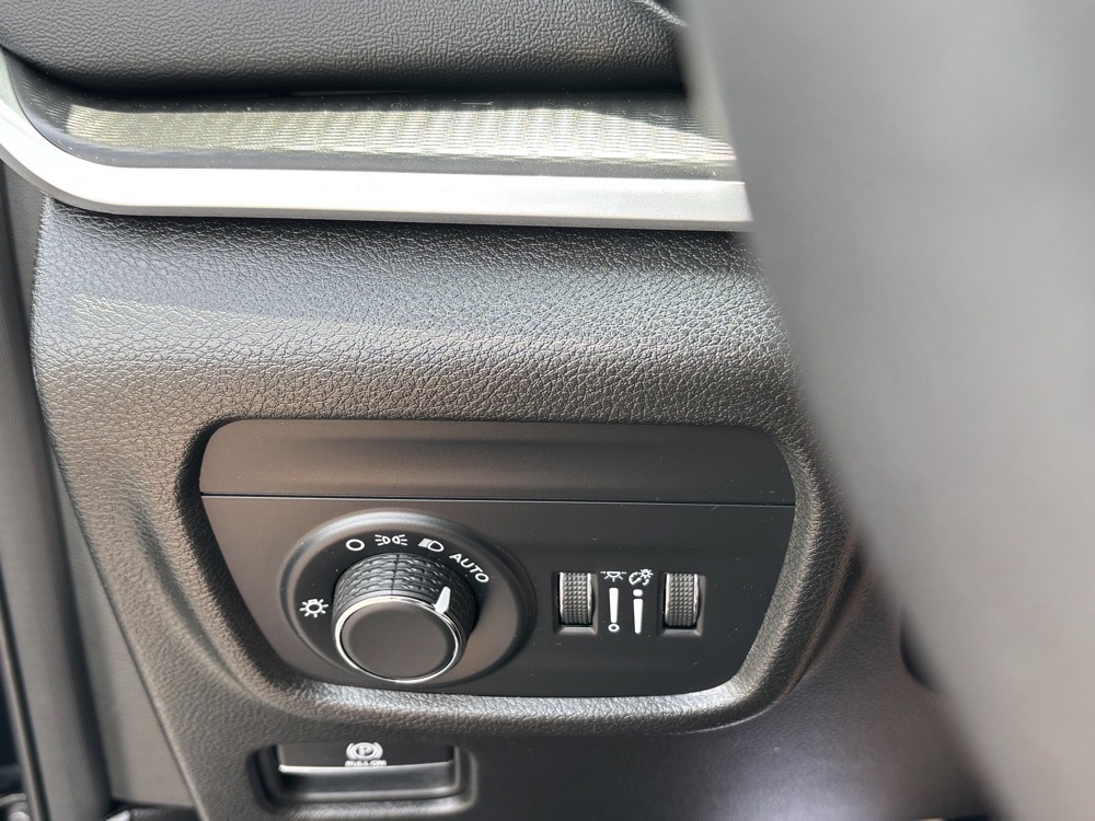 Vehicle image 22 of 32