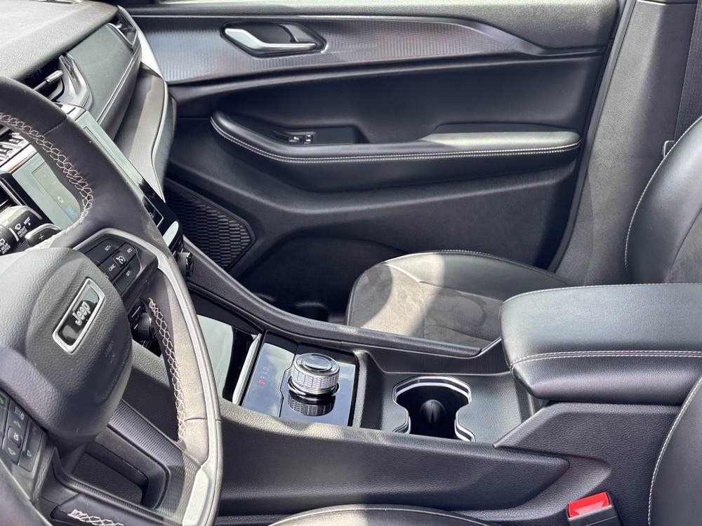 Vehicle image 11 of 32