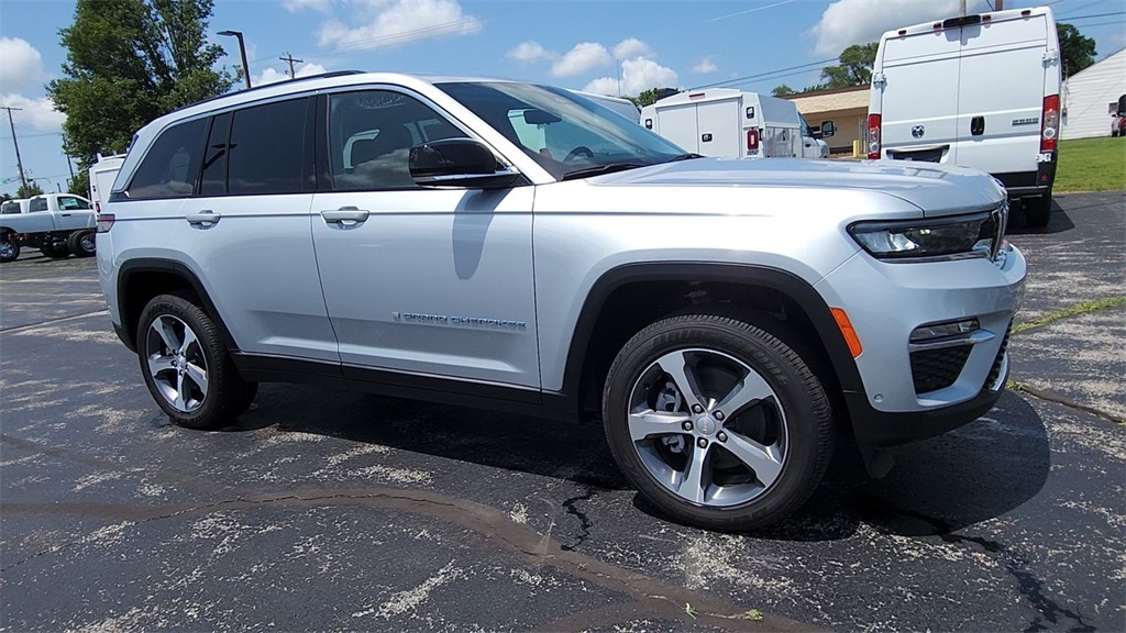 Vehicle image 3 of 27