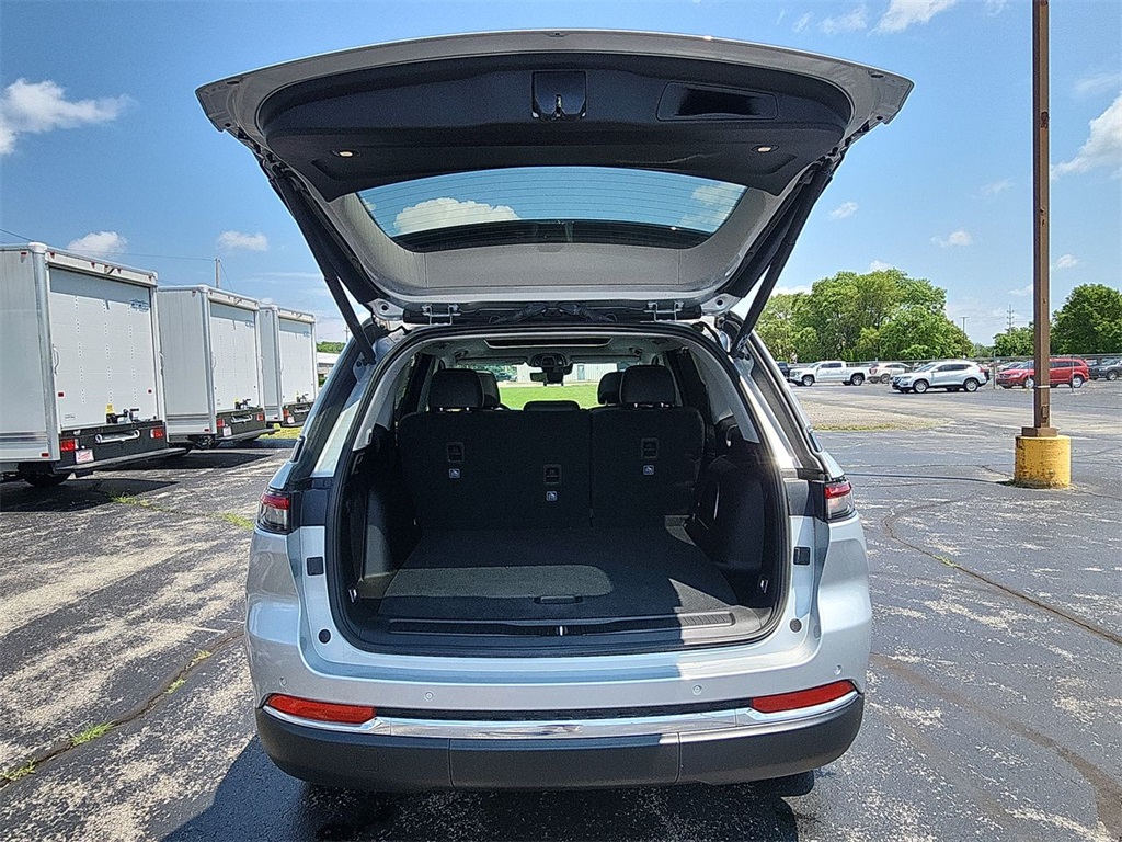 Vehicle image 11 of 27