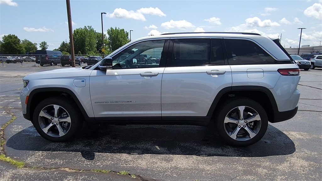 Vehicle image 8 of 27