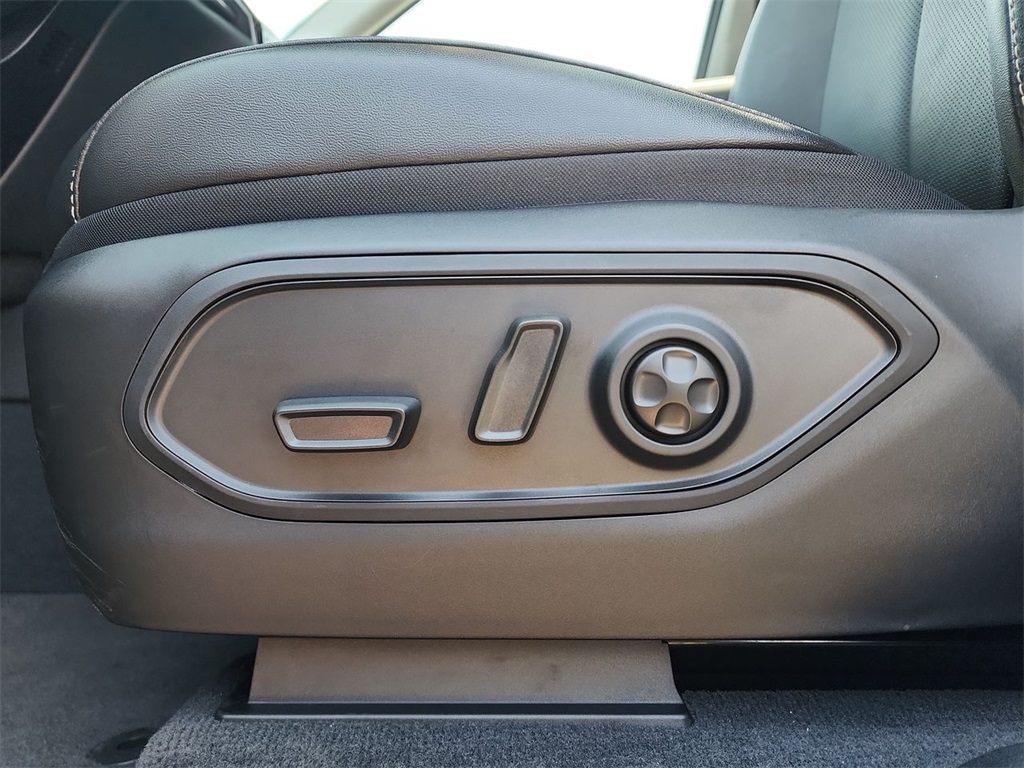 Vehicle image 26 of 27