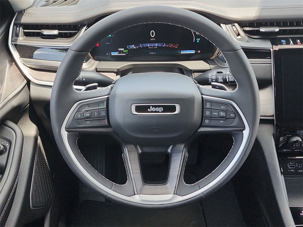 Vehicle image 24 of 27