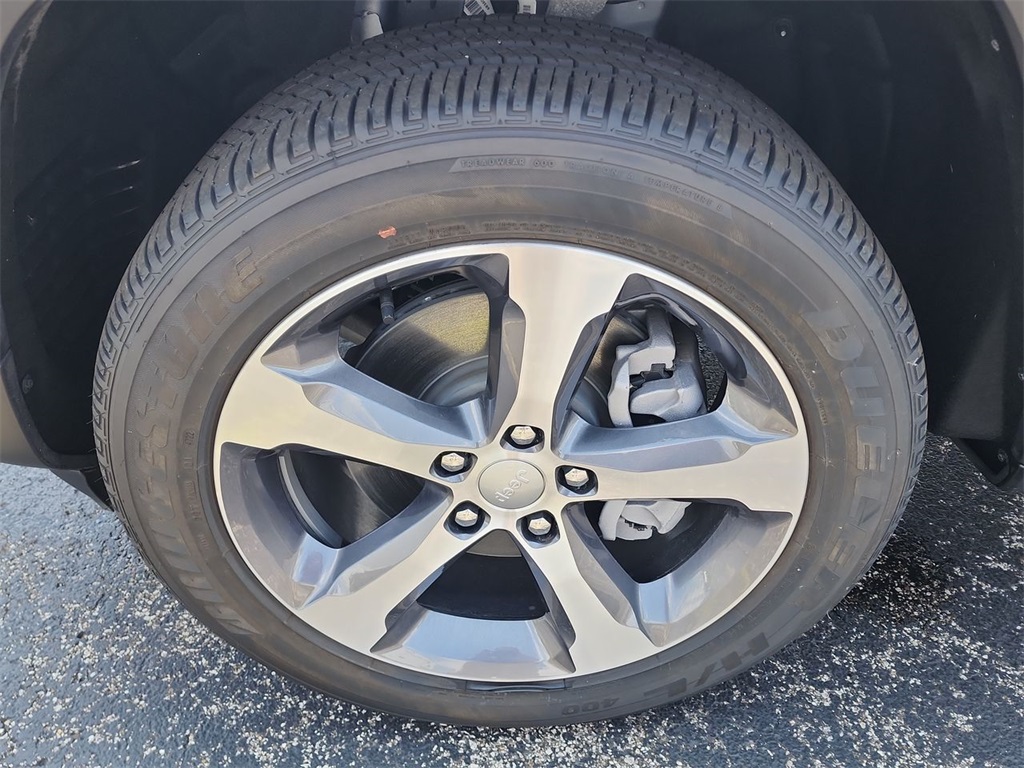 Vehicle image 10 of 27