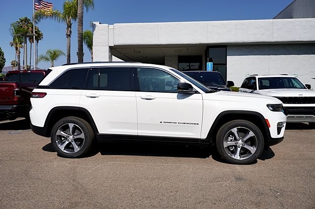 Vehicle image 5 of 42