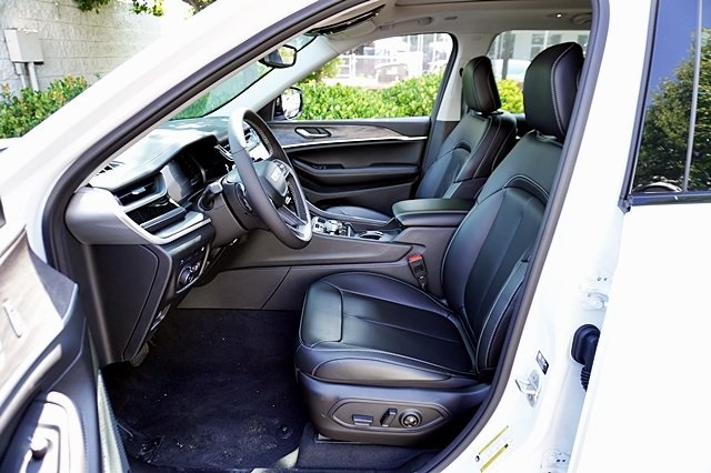 2023 Jeep Grand Cherokee 4xe Base Image 17 of 42